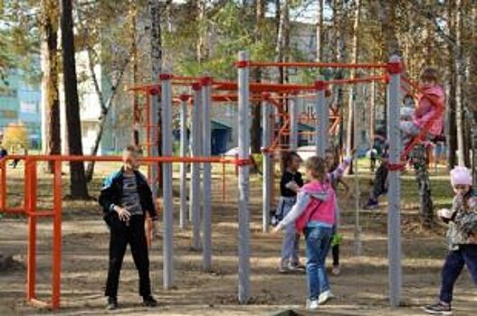 Во дворах Саянска массово устанавливаются детские игровые площадки