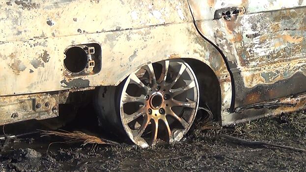 Поджог машины в Новокузнецке попал на видео