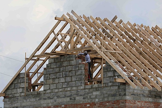 Кому в Курганской области безвозмездно дадут 700 тысяч на строительство дома