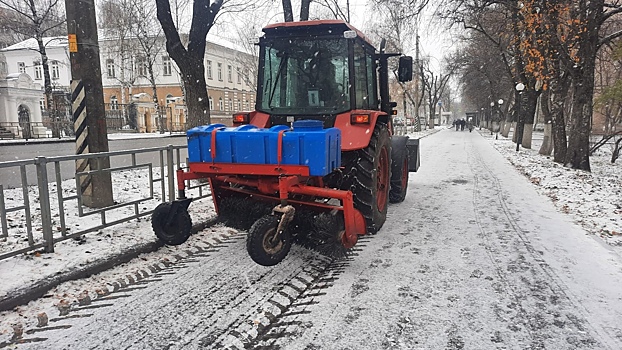 «Зеленстрой» усиливает борьбу с гололёдом на дорогах и тротуарах Вологды