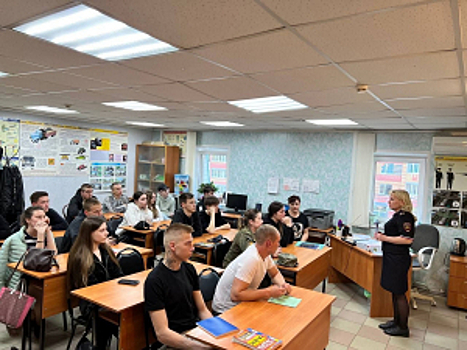 В Республике Марий Эл сотрудники полиции посещают учебные заведения в рамках акции «Время служить в полиции»
