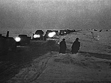 Колонна исторической техники прошла по льду Ладоги в память о блокаде Ленинграда