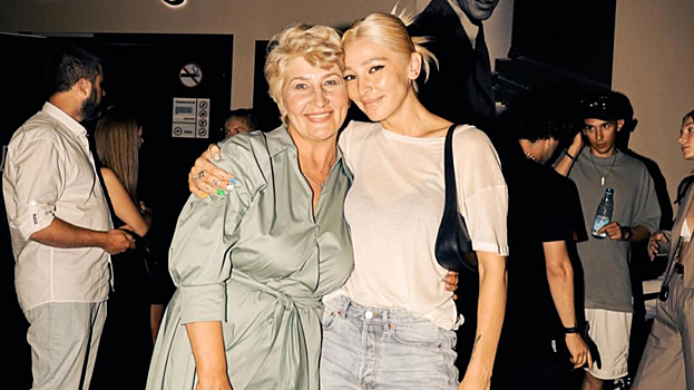 55-летняя мама Насти Ивлеевой показала фигуру в купальнике на речке: видео