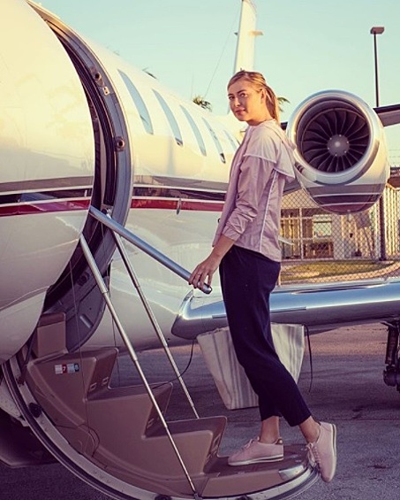 Российская теннисистка Мария Шарапова отличается внушительным ростом в 188 сантиметров и небольшим при таком росте весом в 59 килограммов.