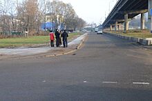 Костромича успели спасти от падения с моста на железную дорогу
