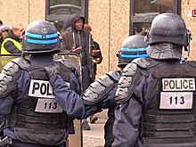 Полиция Парижа разогнала митинг против полицейского произвола