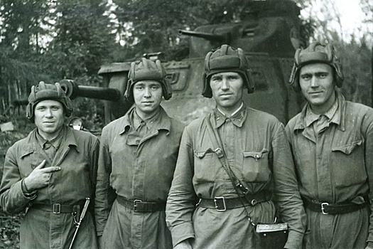 Фронтовая фотография через 80 лет вновь соединила русских, украинцев и белоруса