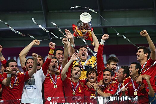 Где сейчас футболисты сборной Испании по футболу, выигравшие Евро-2012: Касильяс, Рамос, Пике, Хави, Иньеста, Альба