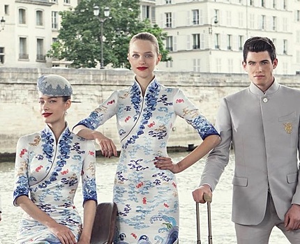 Полеты от кутюр: на Парижской неделе моды представили коллекцию для стюардов