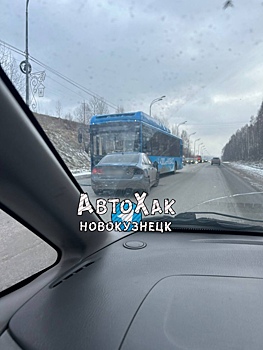 ДТП с легковушкой и автобусом произошло в Новокузнецке