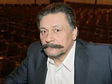 Сбежавший из России актер «Кухни» ответил стихами на оскорбления от Кучеры