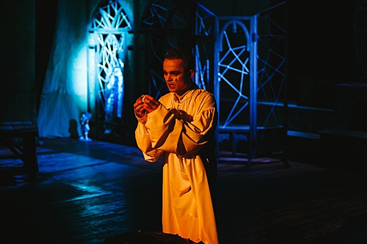 «Быть или не быть?»: в театре «Вера» поставили пьесу по первой версии «Гамлета»