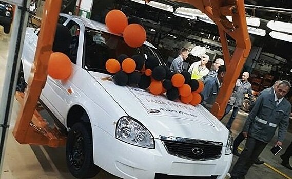В сети опубликовали фотографию последнего экземпляра Lada Priora