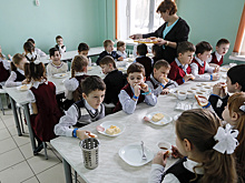 Власти Москвы объявили конкурсы на организацию питания для 1 млн школьников