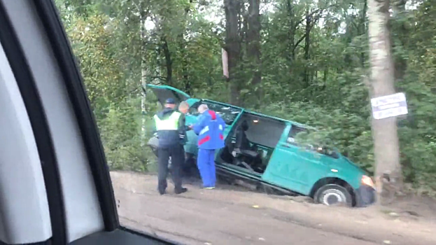 ДТП во Всеволожском районе — две машины в кювете