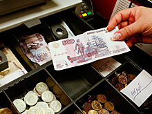 ЦБ: объем наличных в банках России впервые превысил 2 трлн рублей