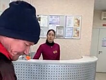 Ветеринар отказалась спасать умирающую на пороге клиники собаку