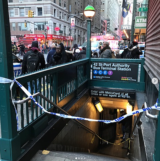 Власти Нью-Йорка пока не квалифицировали произошедшее как теракт