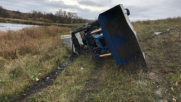 Под Вольском погиб водитель перевернувшегося трактора