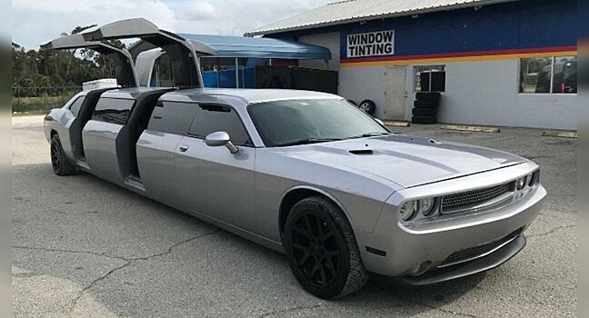Лимузин Dodge Challenger, с дверями типа «крыло чайки», выставили на продажу за 32,5 тысячи долларов