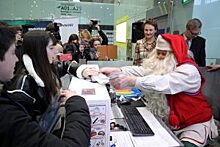 Финский Дед Мороз начал рождественский тур с вручения подарков в Петербурге