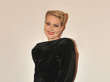 Парча и перья: Рената Литвинова примерила белоснежное платье Снежной королевы