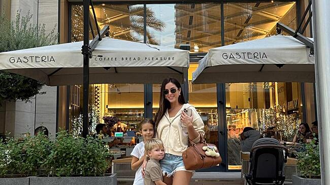 Нюша показала свежие снимки с детьми: «Дубайские будни»