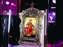 Фонд святой Екатерины подарил уникальную икону благотворителю Симановскому