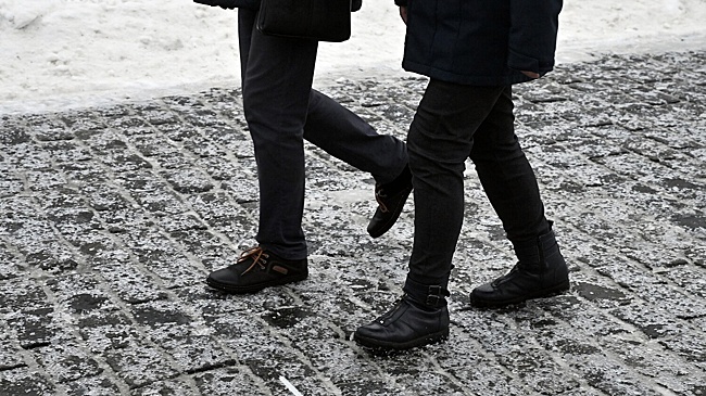 В Москве из-за снегопада и гололеда объявили желтый уровень опасности