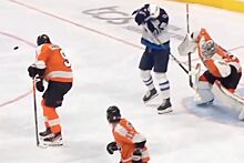 Шайба попала в голову Ивану Проворову в матче НХЛ, видео момента, Проворов забил третий гол в сезоне