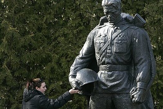 В Эстонии предложили выделить 60 тысяч евро на демонтаж советских памятников
