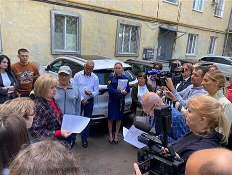 Выгоняют из дома: в Самаре спасают людей, чье жилье внезапно признали аварийным