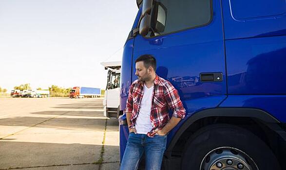 Более 200 фур стоят на границе между Эстонией и Псковом