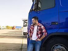 Более 200 фур стоят на границе между Эстонией и Псковом