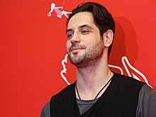 Богатырев вышел в свет с новой спутницей после развода с Арнтгольц