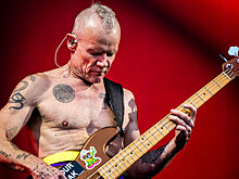 Басист Red Hot Chili Peppers выпустит свой альбом с именитыми музыкантами