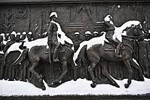 Лошади на памятнике у Кремля вернут голову