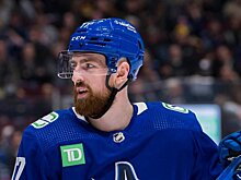 Гронек набрал очки в 11-м матче подряд, повторив рекорд «Ванкувера» для защитников