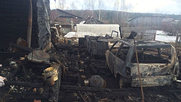 В Кировской области прохожие спасли двух женщин при пожаре