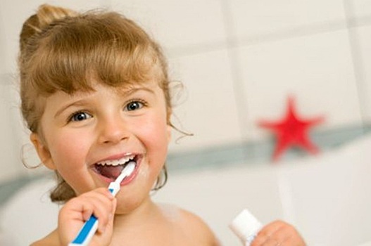 Стоматолог рассказал, чем опасно жевать пищу на одной стороне