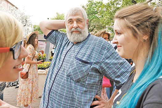 Замечательный писатель Александр Нилин отмечает юбилей