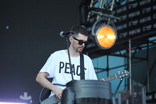 «Нет войне!» Критика милитаризма стала главным мемом «Нашествия 2018»3