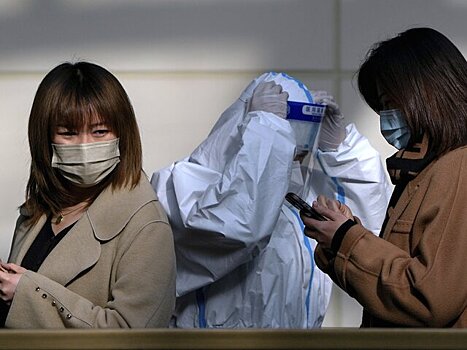 Врач заявил, что Китай может ежегодно поставлять новые штаммы COVID-19