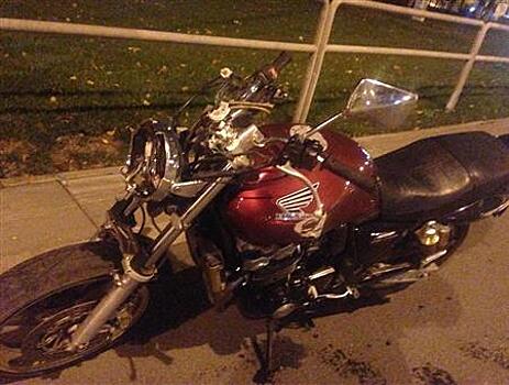 В Самаре госпитализировали мотоциклиста, врезавшегося в бордюр на ул. Ново-Садовой