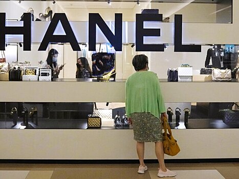 Юрист объяснил, может ли Chanel отказывать россиянам в покупке
