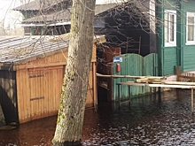 Вода из затопленного Орска отступает, но очень медленно