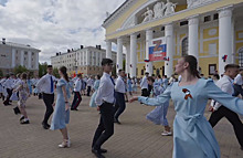 120 пар станцевали вальс Победы в Калуге