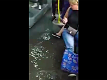 Под Москвой пассажиры автобуса ехали с ногами по щиколотку в воде