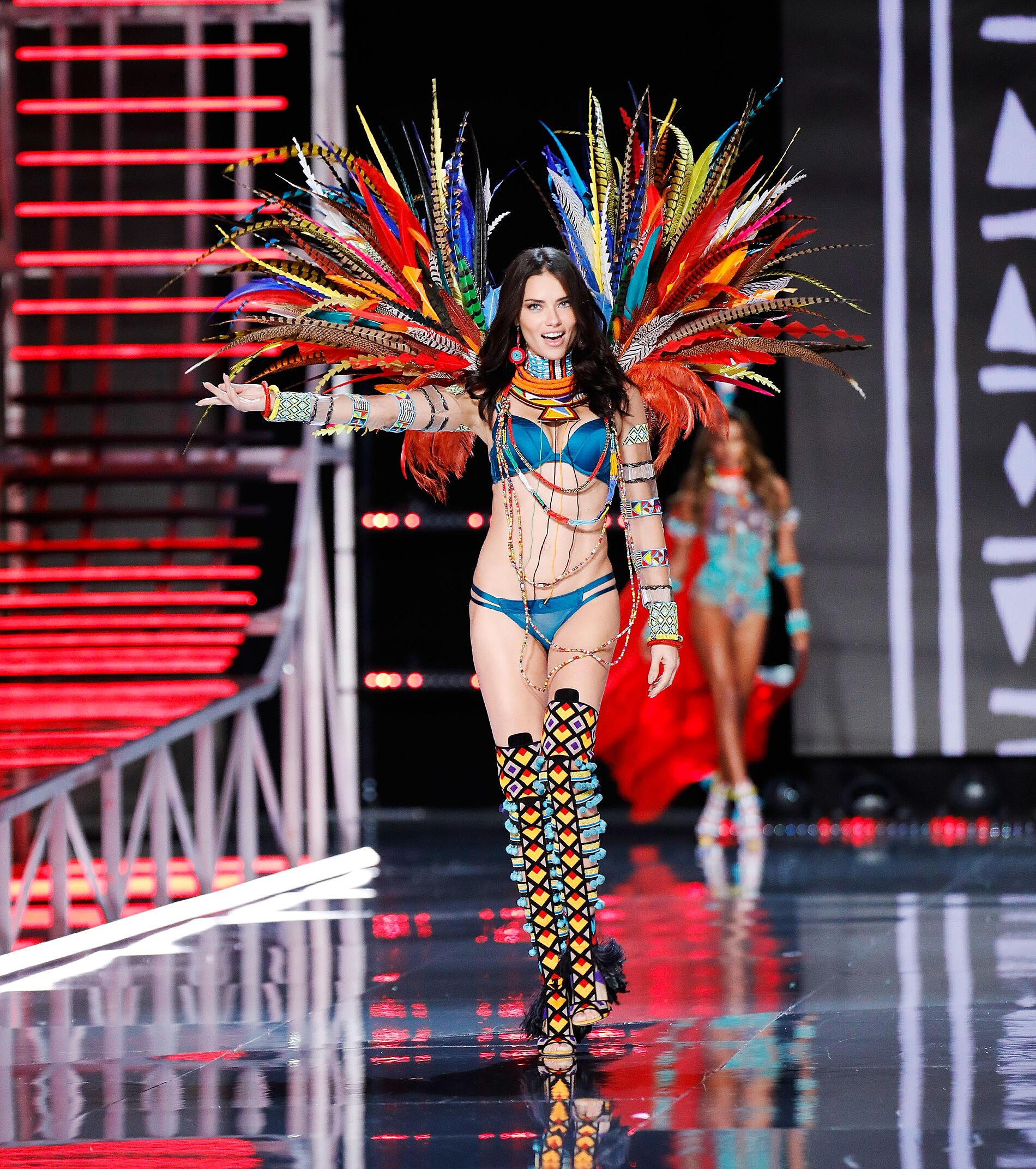 Небесные создания: самые знаменитые ангелы Victoria's Secret и их история успеха