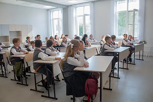 Ночные очереди: Новосибирцы ждали под дверью школы для записи детей в первый класс